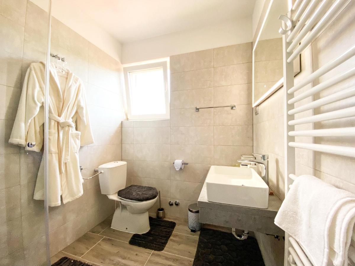 Apartmani Fenestra Otocac Ngoại thất bức ảnh