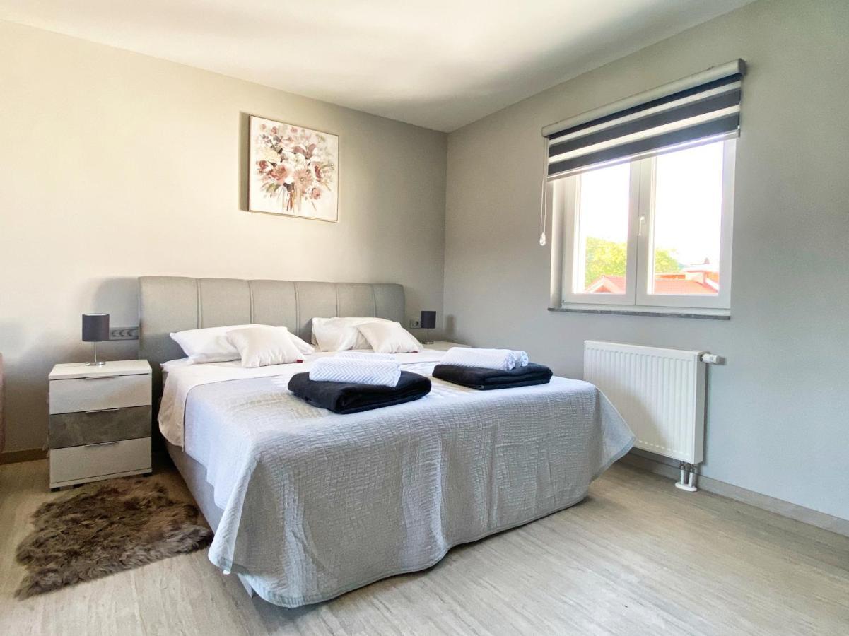 Apartmani Fenestra Otocac Ngoại thất bức ảnh
