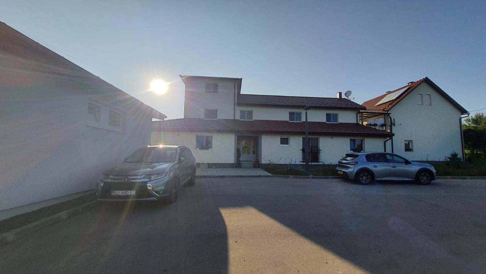 Apartmani Fenestra Otocac Ngoại thất bức ảnh